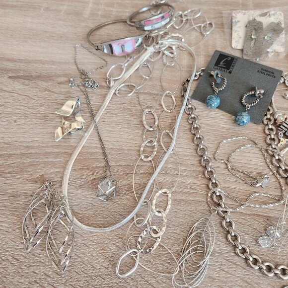 Silver Tone Jewelry Lot: Necklaces, Earrings, Bracelets & Rings All Silver Tone! - Picture 2 of 8